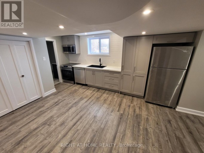 LOWER - 205 CARDINAL STREET, Barrie (Cundles East), Ontario, L4M6G8