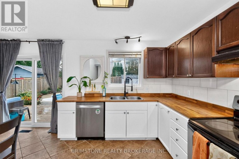 32 WESSENGER DRIVE, Barrie (Holly), Ontario, L4N8R3