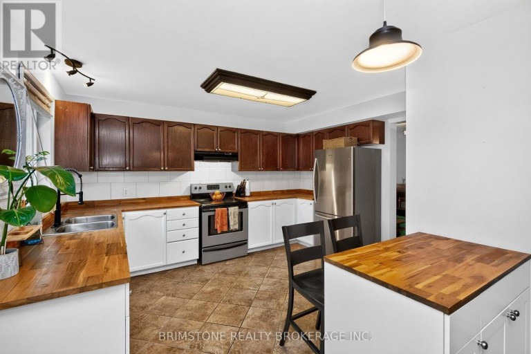 32 WESSENGER DRIVE, Barrie (Holly), Ontario, L4N8R3