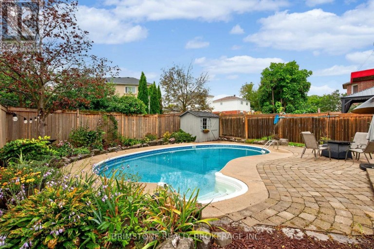 32 WESSENGER DRIVE, Barrie (Holly), Ontario, L4N8R3