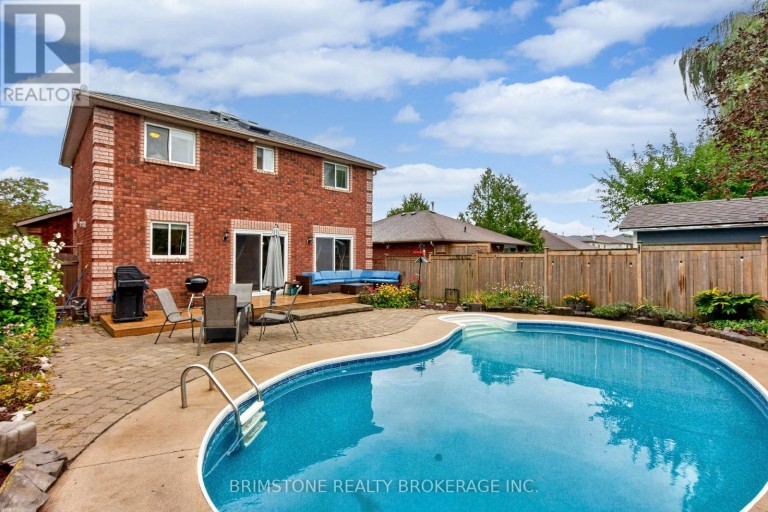 32 WESSENGER DRIVE, Barrie (Holly), Ontario, L4N8R3