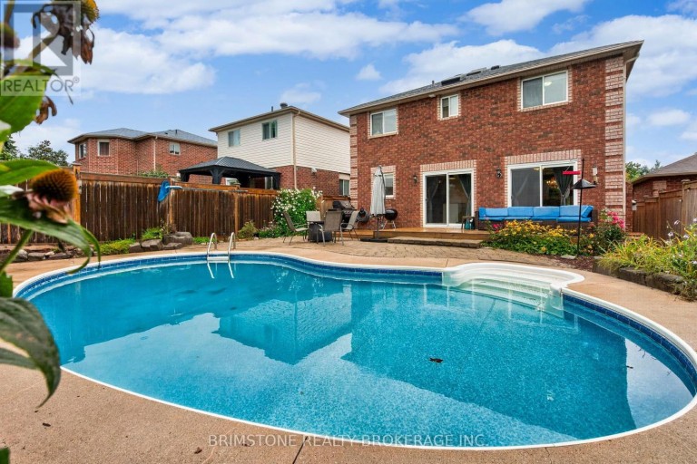 32 WESSENGER DRIVE, Barrie (Holly), Ontario, L4N8R3