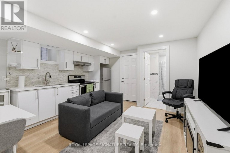 BSMT - 1945 DAVENPORT ROAD, Toronto (Weston-Pellam Park), Ontario, M6N1C3