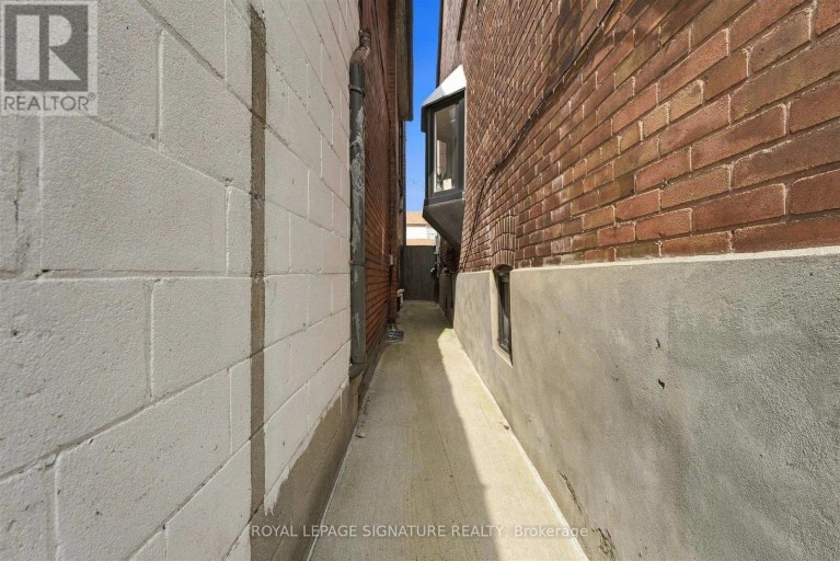 BSMT - 1945 DAVENPORT ROAD, Toronto (Weston-Pellam Park), Ontario, M6N1C3