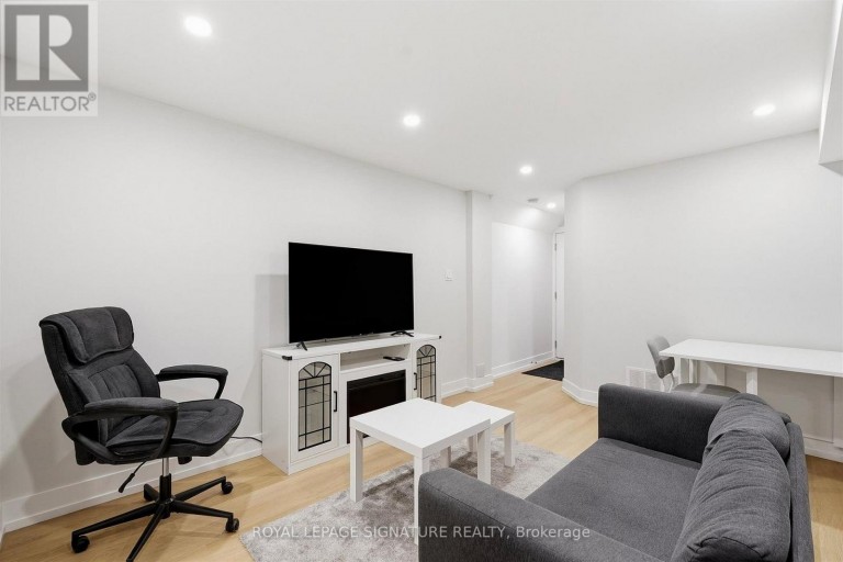 BSMT - 1945 DAVENPORT ROAD, Toronto (Weston-Pellam Park), Ontario, M6N1C3