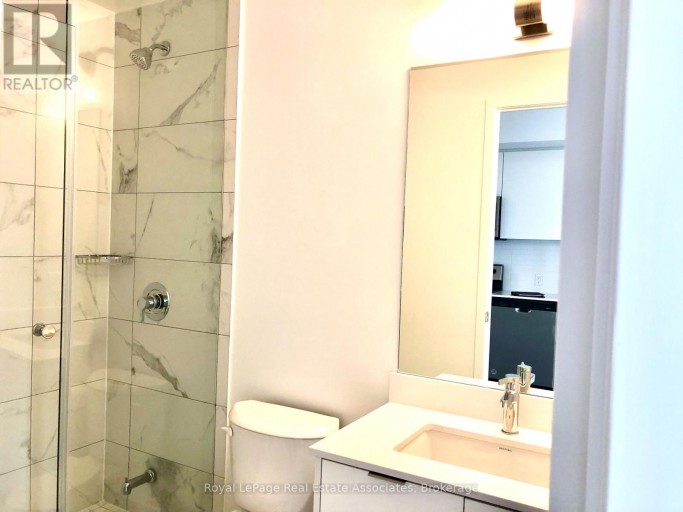 1004 - 202 BURNHAMTHORPE ROAD E, Mississauga (Mississauga Valleys), Ontario, L5A4L4