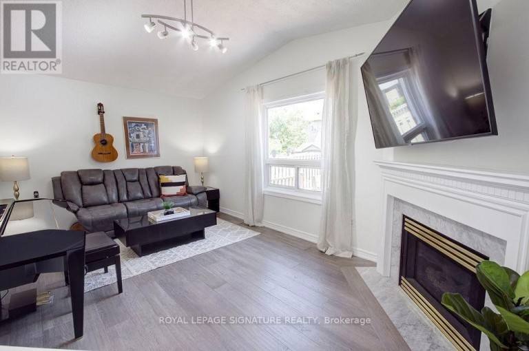 5386 LANDSBOROUGH AVENUE, Mississauga (Hurontario), Ontario, L5R3X2