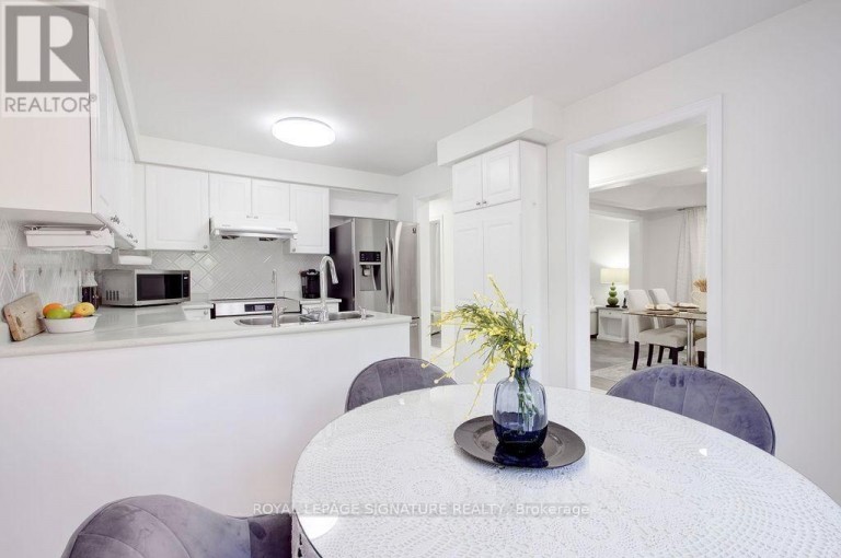 5386 LANDSBOROUGH AVENUE, Mississauga (Hurontario), Ontario, L5R3X2