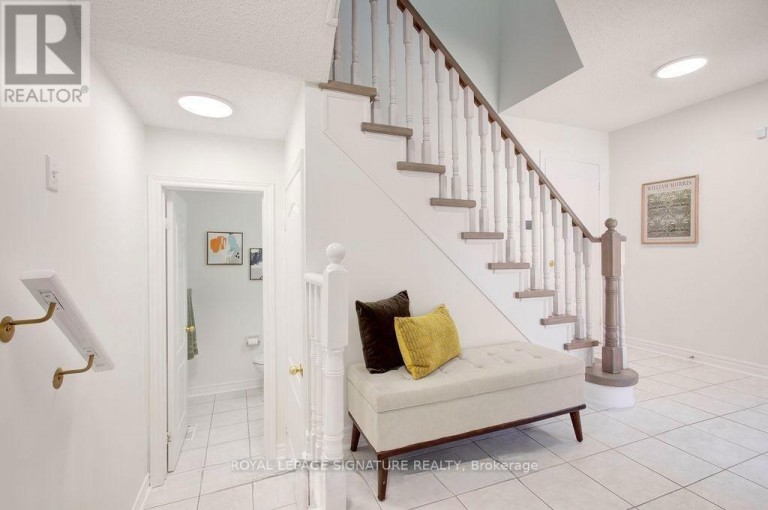 5386 LANDSBOROUGH AVENUE, Mississauga (Hurontario), Ontario, L5R3X2