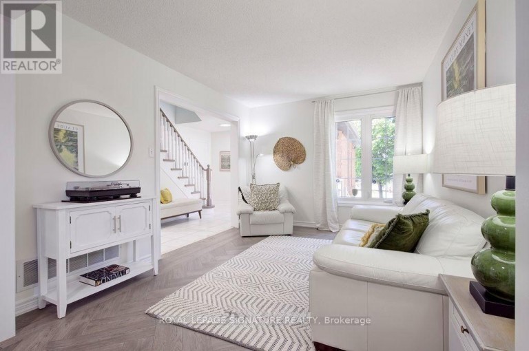 5386 LANDSBOROUGH AVENUE, Mississauga (Hurontario), Ontario, L5R3X2