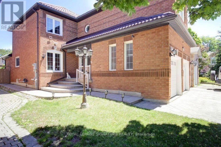 5386 LANDSBOROUGH AVENUE, Mississauga (Hurontario), Ontario, L5R3X2