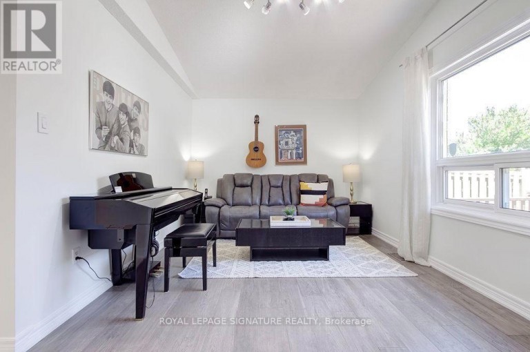 5386 LANDSBOROUGH AVENUE, Mississauga (Hurontario), Ontario, L5R3X2