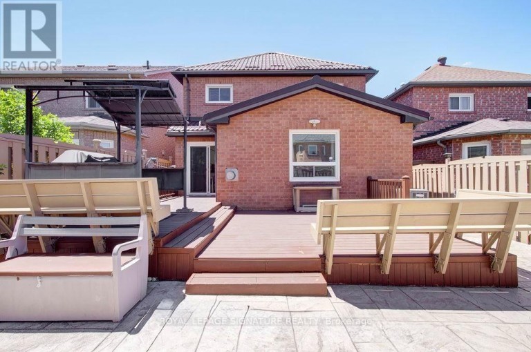 5386 LANDSBOROUGH AVENUE, Mississauga (Hurontario), Ontario, L5R3X2