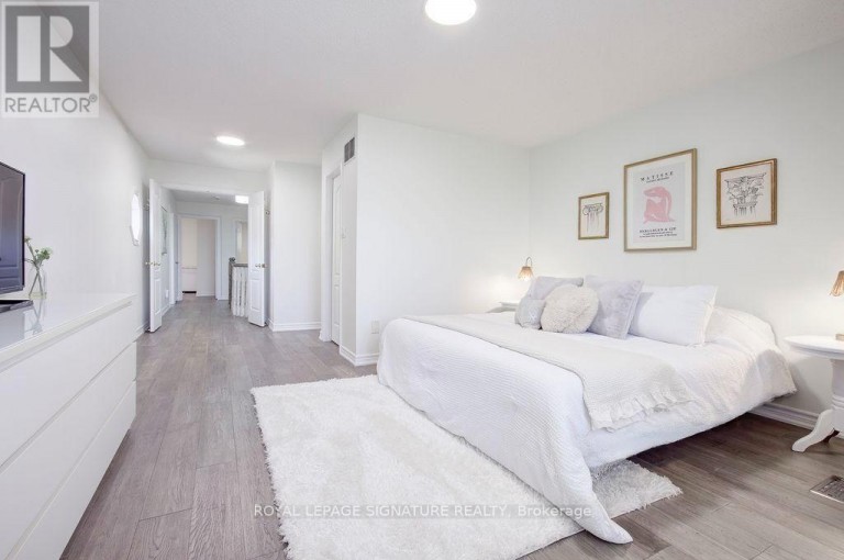5386 LANDSBOROUGH AVENUE, Mississauga (Hurontario), Ontario, L5R3X2