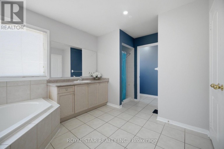 18 SUMMER MIST COURT, Brampton (Sandringham-Wellington), Ontario, L6R2Z1