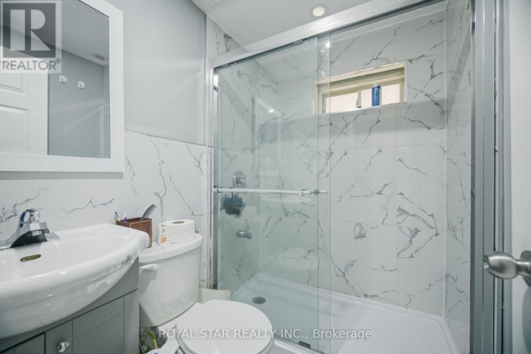 18 SUMMER MIST COURT, Brampton (Sandringham-Wellington), Ontario, L6R2Z1