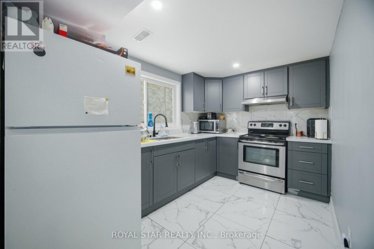 18 SUMMER MIST COURT, Brampton (Sandringham-Wellington), Ontario, L6R2Z1