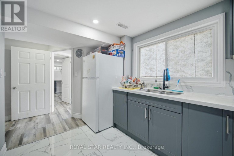 18 SUMMER MIST COURT, Brampton (Sandringham-Wellington), Ontario, L6R2Z1
