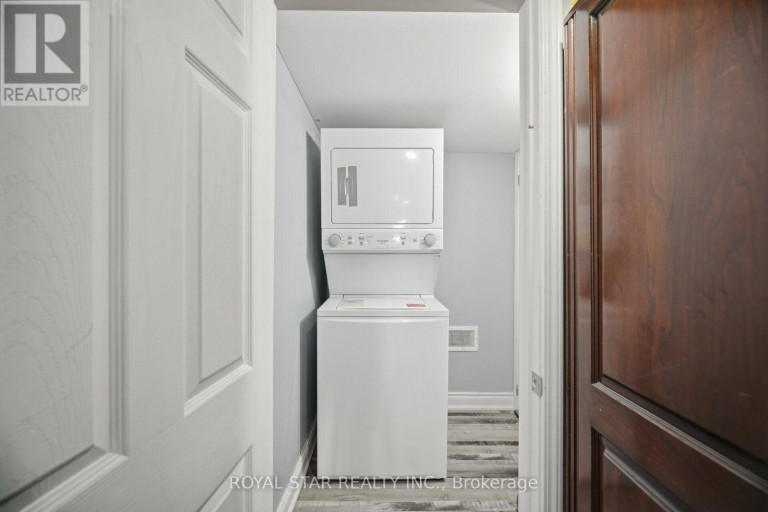 18 SUMMER MIST COURT, Brampton (Sandringham-Wellington), Ontario, L6R2Z1