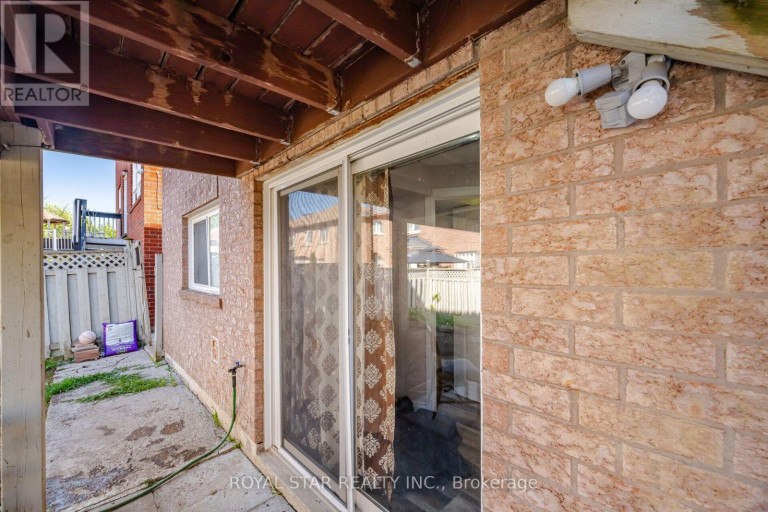 18 SUMMER MIST COURT, Brampton (Sandringham-Wellington), Ontario, L6R2Z1