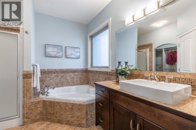 525 Edinburgh Road W Lethbridge Alberta photo 19