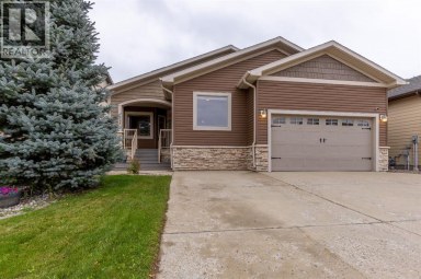 525 Edinburgh Road W Lethbridge Alberta photo 2