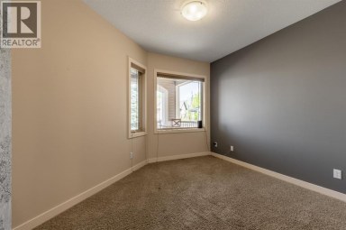 525 Edinburgh Road W Lethbridge Alberta photo 24