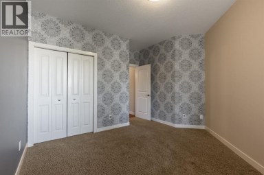 525 Edinburgh Road W Lethbridge Alberta photo 25