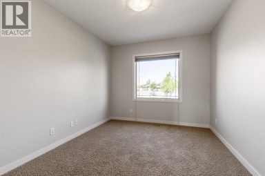 525 Edinburgh Road W Lethbridge Alberta photo 26