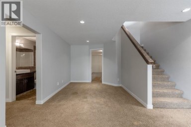 525 Edinburgh Road W Lethbridge Alberta photo 30