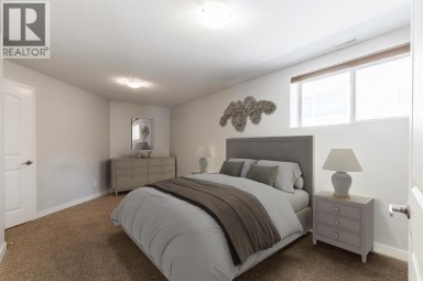 525 Edinburgh Road W Lethbridge Alberta photo 32