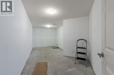 525 Edinburgh Road W Lethbridge Alberta photo 35