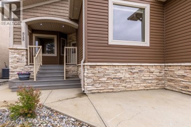 525 Edinburgh Road W Lethbridge Alberta photo 4