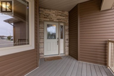 525 Edinburgh Road W Lethbridge Alberta photo 5