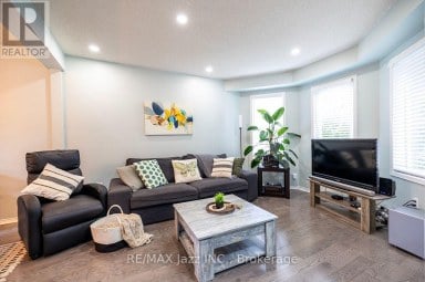 23 MEREDITH COURT Clarington (Courtice) Ontario photo 5