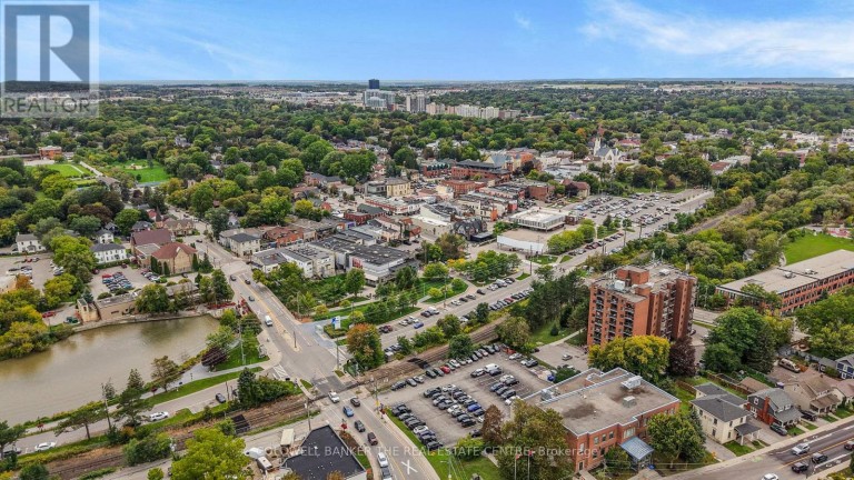 592 GORHAM STREET, Newmarket (Gorham-College Manor), Ontario, L3Y1L3