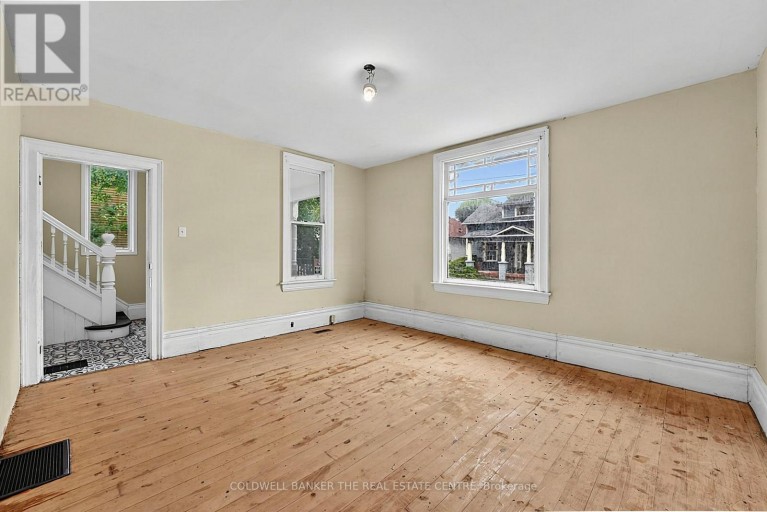 592 GORHAM STREET, Newmarket (Gorham-College Manor), Ontario, L3Y1L3