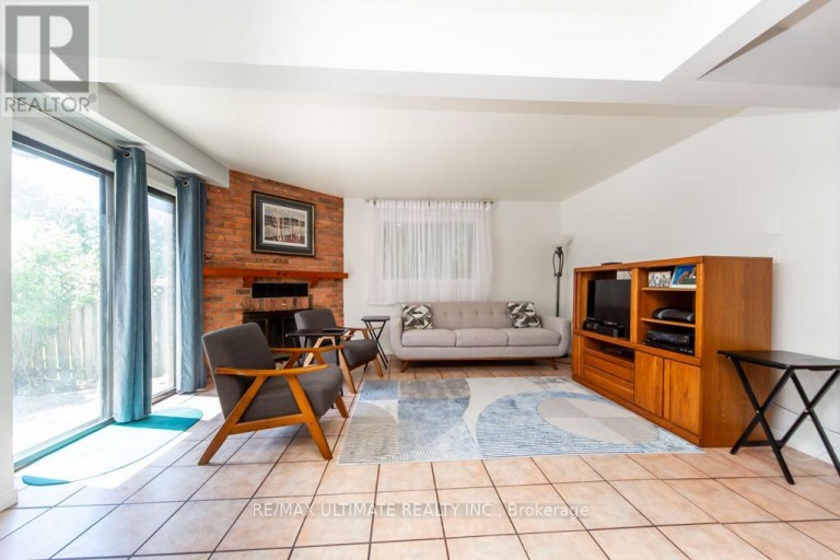 3 ARON DRIVE, Brampton (Fletcher's West), Ontario, L6Y2S3