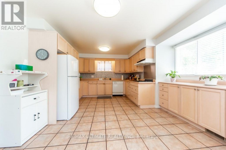 3 ARON DRIVE, Brampton (Fletcher's West), Ontario, L6Y2S3