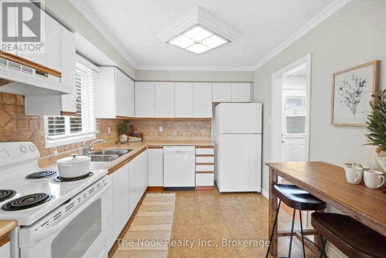 16 KERSHAW STREET, Clarington (Bowmanville), Ontario, L1C4S4