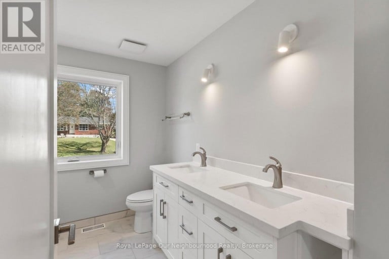 124 CROMWELL STREET, Trent Hills (Campbellford), Ontario, K0L1L0