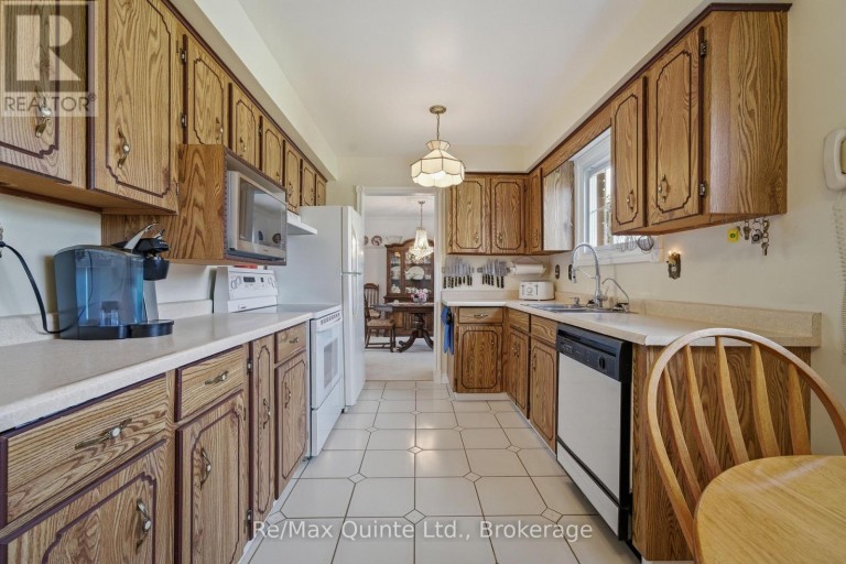 19 COUNTRY CLUB DRIVE, Quinte West (Sidney Ward), Ontario, K8R1B4