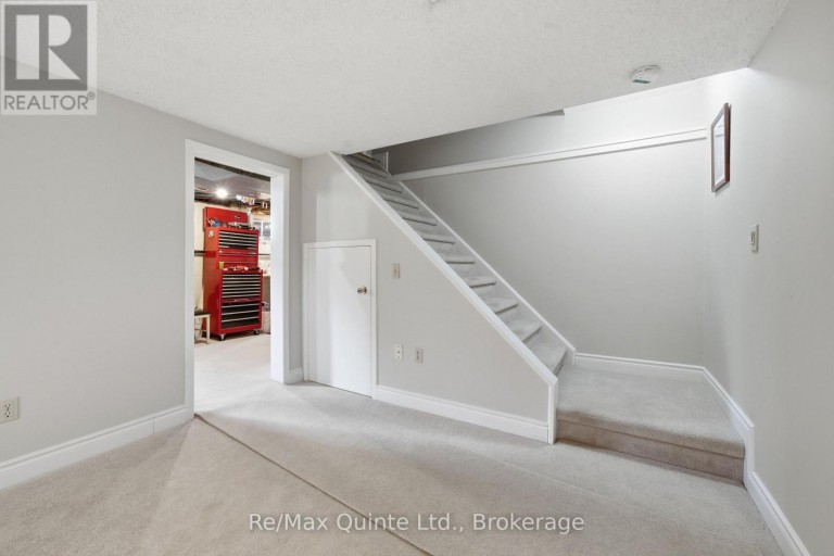 19 COUNTRY CLUB DRIVE, Quinte West (Sidney Ward), Ontario, K8R1B4