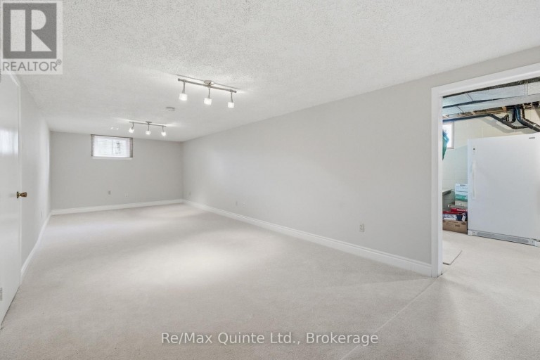 19 COUNTRY CLUB DRIVE, Quinte West (Sidney Ward), Ontario, K8R1B4