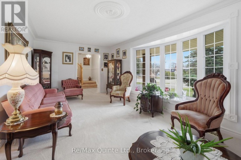 19 COUNTRY CLUB DRIVE, Quinte West (Sidney Ward), Ontario, K8R1B4