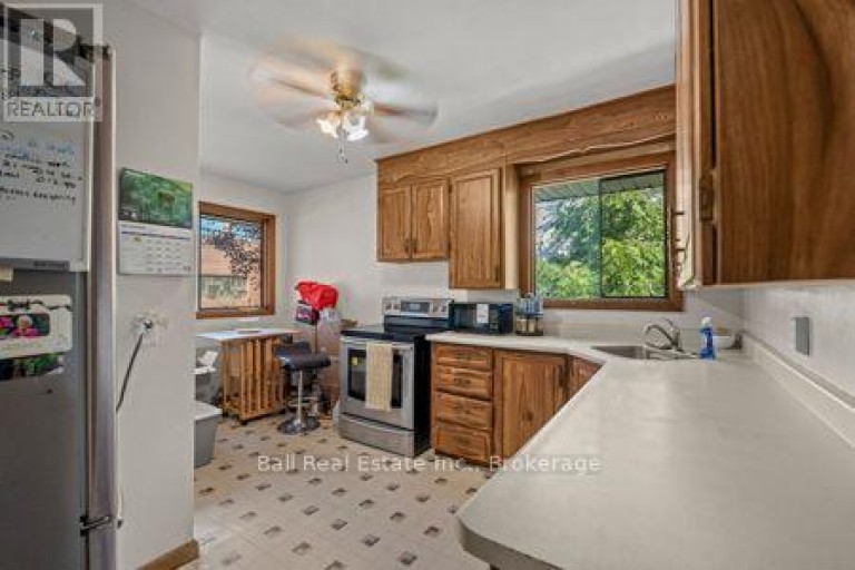 547 ALBERT STREET, Peterborough (Town Ward 3), Ontario, K9J4N7