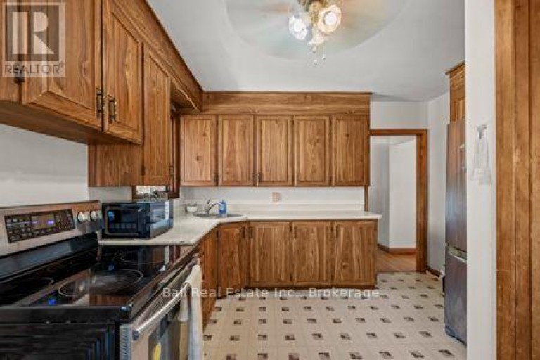 547 ALBERT STREET, Peterborough (Town Ward 3), Ontario, K9J4N7