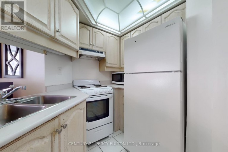 703 - 736 BAY STREET, Toronto (Bay Street Corridor), Ontario, M5G2M4