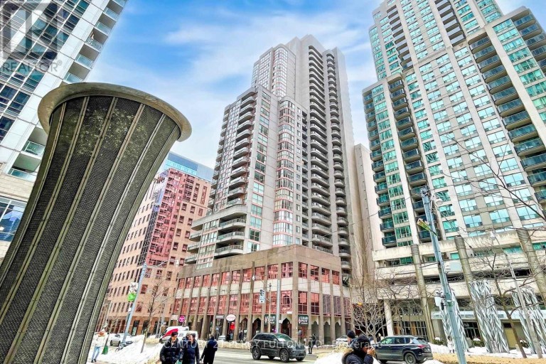 703 - 736 BAY STREET, Toronto (Bay Street Corridor), Ontario, M5G2M4