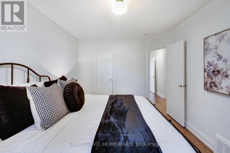 1 BASSETT AVENUE, Toronto (Clairlea-Birchmount), Ontario, M1L2A2